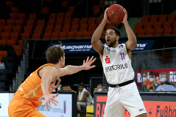 特点是多项 特点是多项